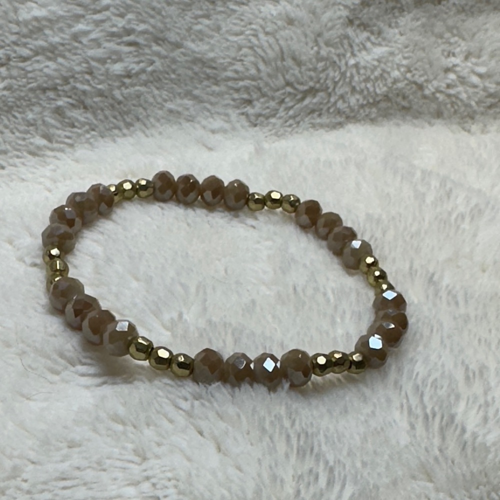 Beaded Bracelets Pretty Pink & Peachy Gold Mauve Set of 4 with Cross Charm NWOT - Picture 10 of 16